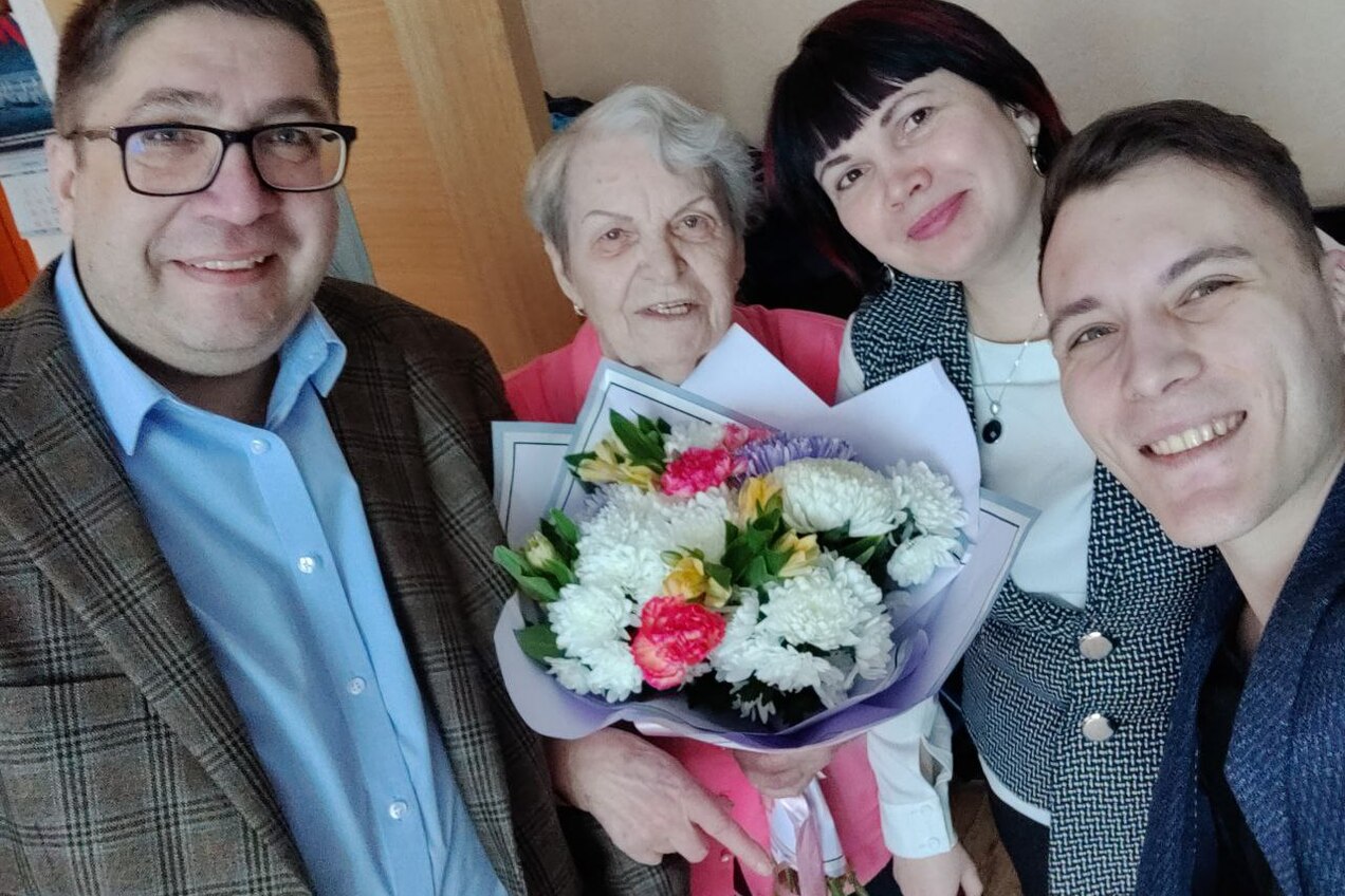 Леонид Николаев поздравил с наступающим 8 марта Миланью Илларионовну Селиванову