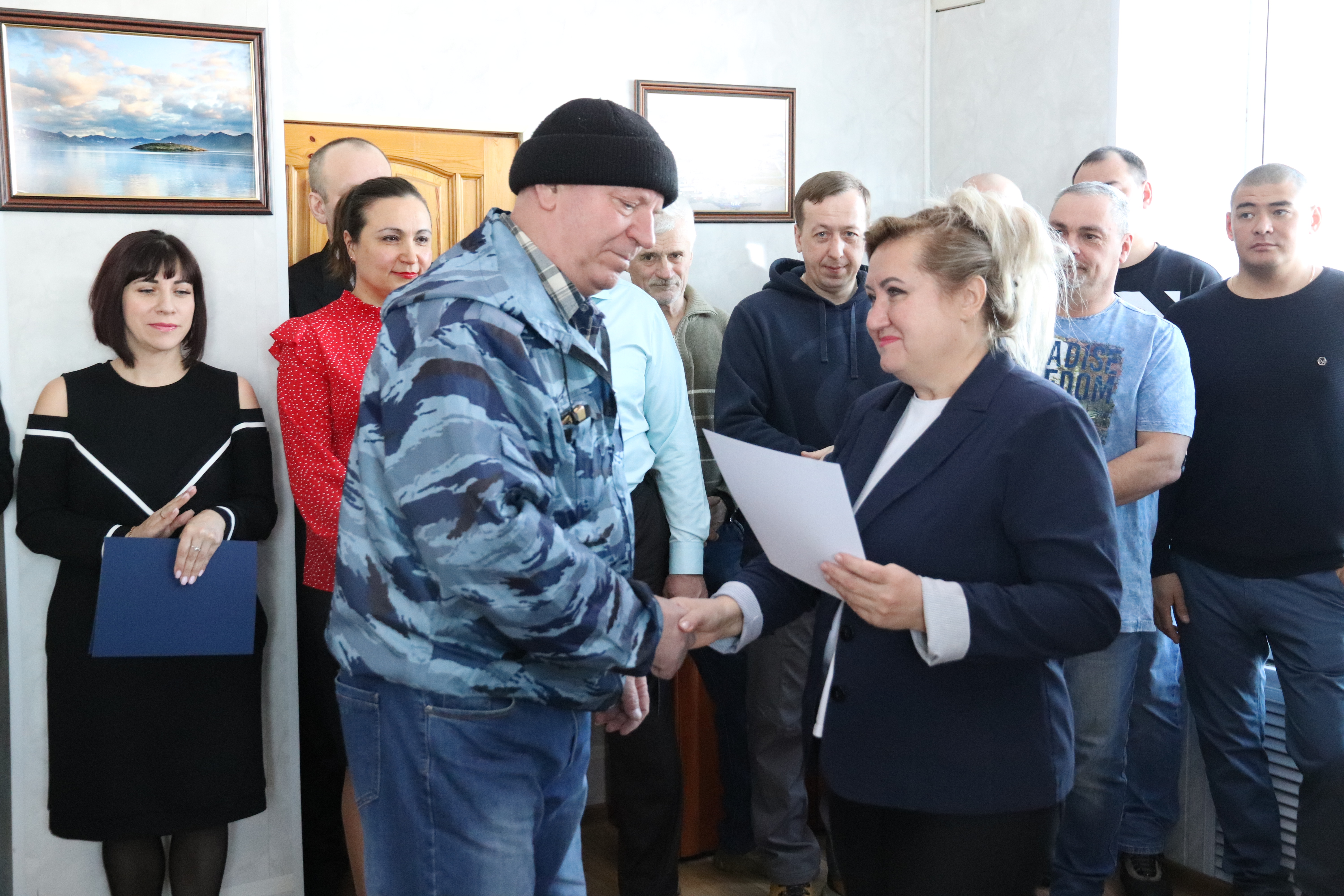 Сотрудники мп. Сотрудники городской администрации. МУП городское коммунальное хозяйство Уяр. С днем работника ЖКХ.