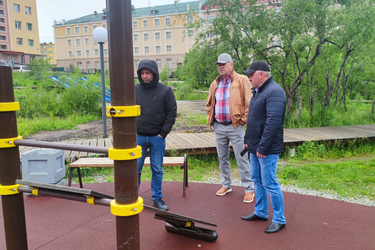 Мониторинг дворовых территорий прошел в Анадыре