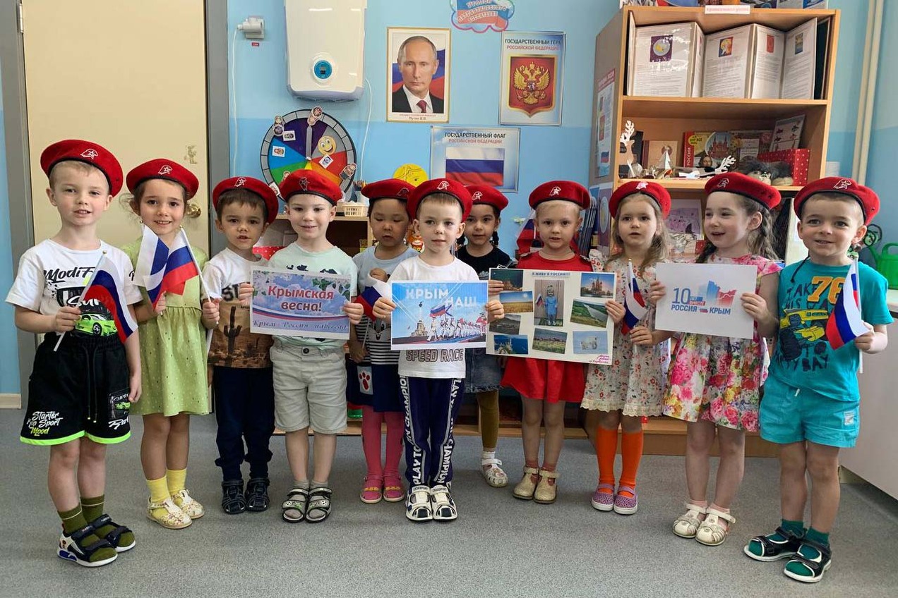 В образовательных учреждениях Анадыря отметили 10-летний юбилей воссоединения Крыма с Россией