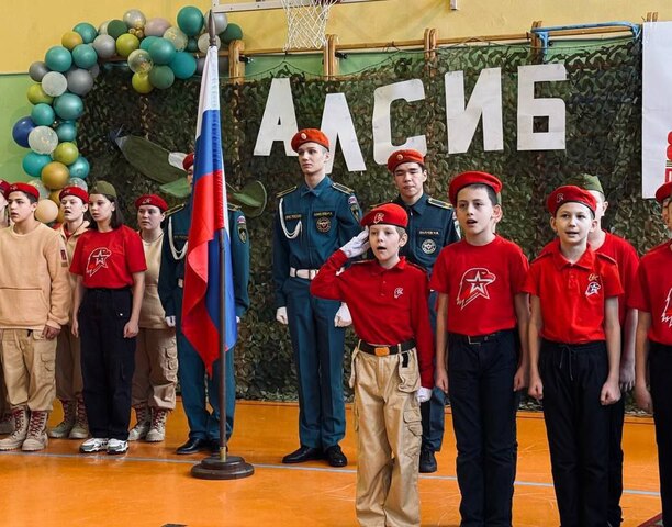 🏫В основной общеобразовательной школе №1 Анадыря  18 февраля прошел традиционный конкурс «Смотр строя и песни» 