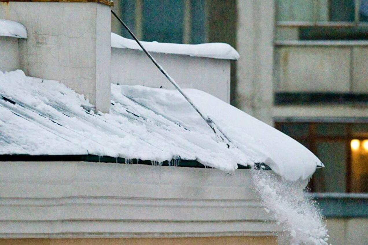 ⚠️ВНИМАНИЕ!  СХОД СНЕЖНОЙ МАССЫ С КРЫШ!