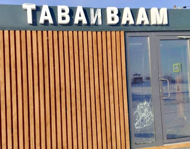 🚫 Акт вандализма в Тавайвааме: разбитая остановка!