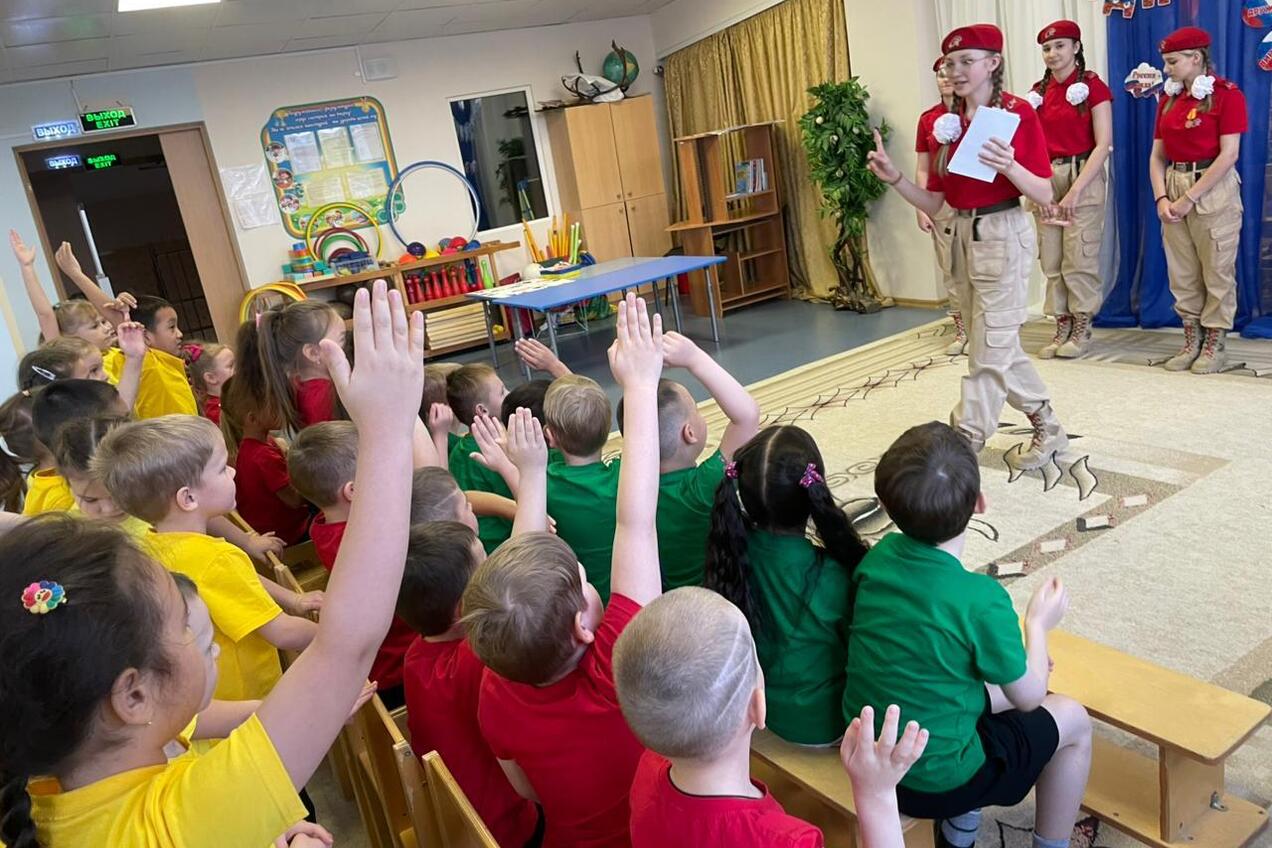 Юнармейцы отряда «Т-34» провели для ребят квест-игру "Все мы разные, но мы вместе".