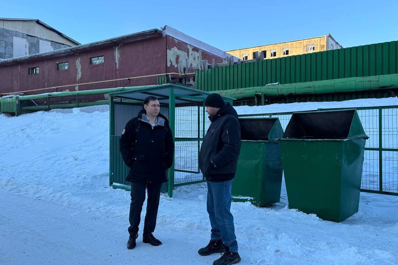 🧹Глава города Сергей Спицын проверил ход установки новых контейнерных площадок.