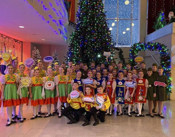 Хореографический ансамбль "Северная росинка" поздравил жителей Чукотки с Днём рождения. 