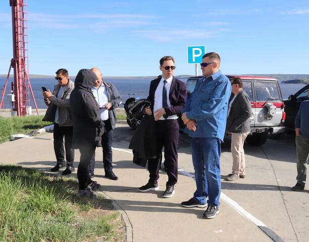 Понедельник начался с традиционного обхода города