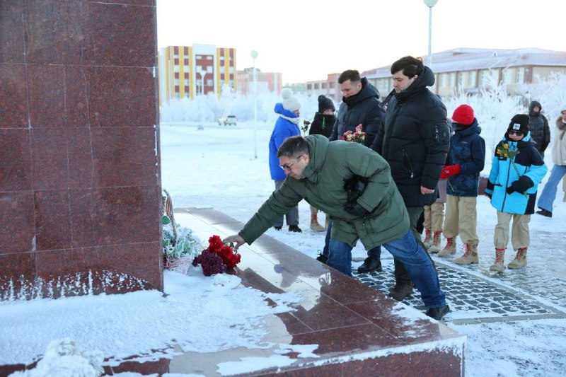 В Анадыре в День Неизвестного солдата почтили п...