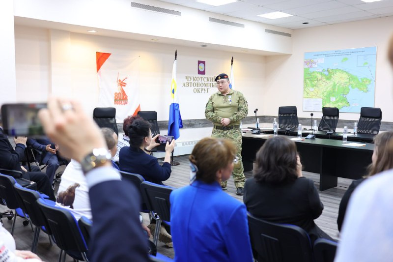 🇷🇺 Наставники передают «Героям Чукотки» управле...